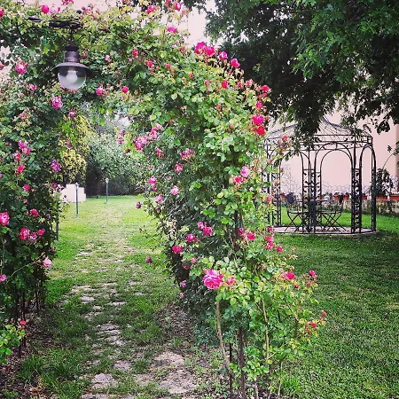 Angolo Di Paradiso Lantgård
